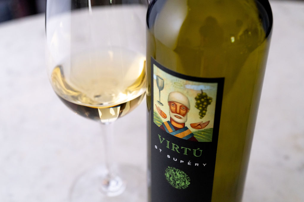 Virtu white wine